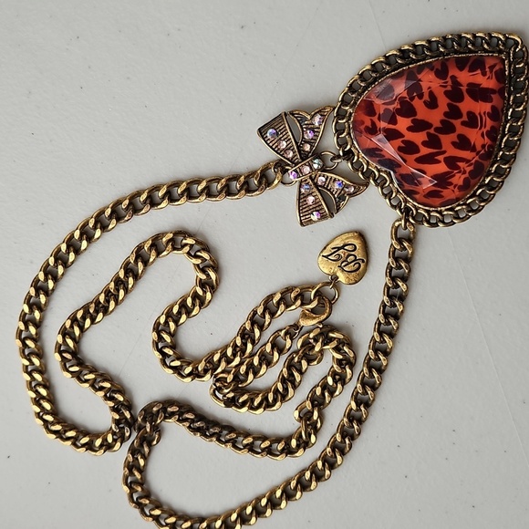 BETSEY JOHNSON 32" Long Goldtone Animal Print Heart Necklace - Picture 1 of 9